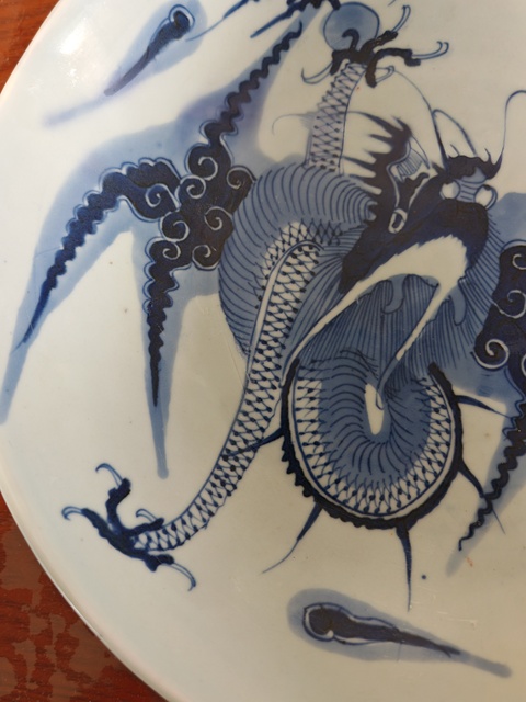 古玩陶瓷青花過墻龍紋臥盤真品鑒賞圖