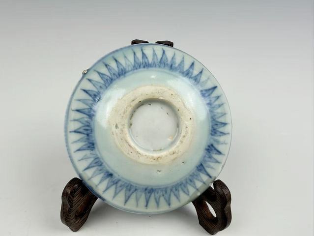 古玩陶瓷明中期·內青花月華紋外蕉葉紋臥足洗拍賣，當前價格1058元