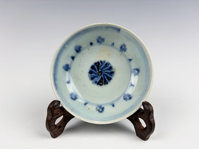 古玩陶瓷明中期·內青花月華紋外蕉葉紋臥足洗拍賣，當前價格1058元