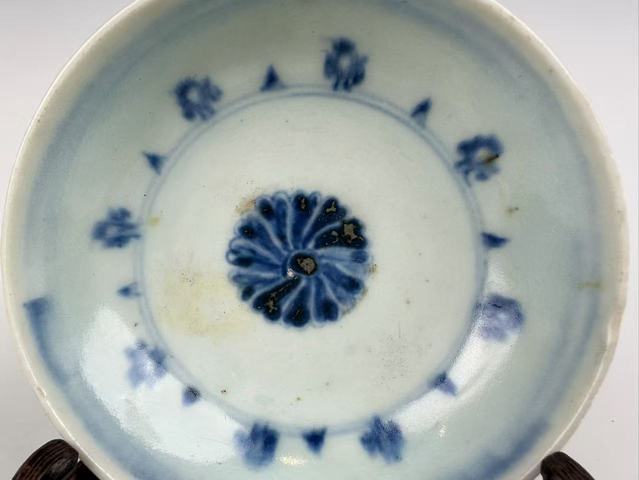 古玩陶瓷明中期·內青花月華紋外蕉葉紋臥足洗拍賣，當前價格1058元