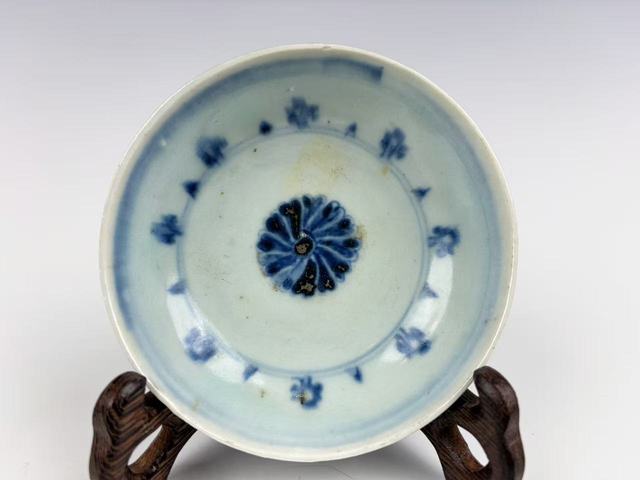 古玩陶瓷明中期·內青花月華紋外蕉葉紋臥足洗拍賣，當前價格1058元