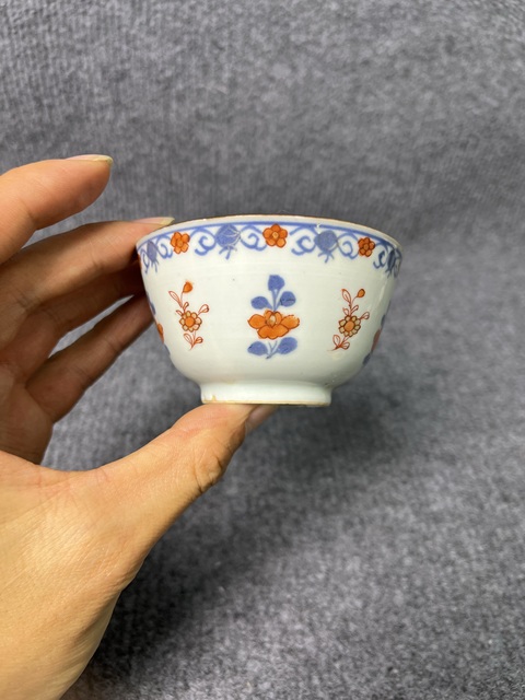 古玩陶瓷青花礬紅描金花卉紋杯真品鑒賞圖