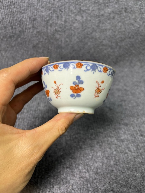 古玩陶瓷青花礬紅描金花卉紋杯真品鑒賞圖