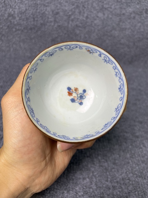 古玩陶瓷青花礬紅描金花卉紋杯真品鑒賞圖