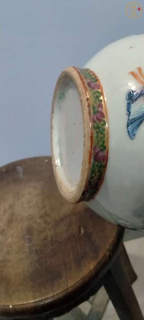 古玩陶瓷人物紋廣彩瓶真品鑒賞圖