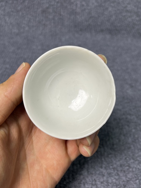 古玩陶瓷藍地軋道龍紋杯真品鑒賞圖