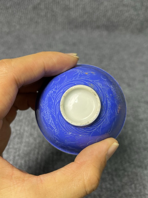 古玩陶瓷藍地軋道龍紋杯真品鑒賞圖