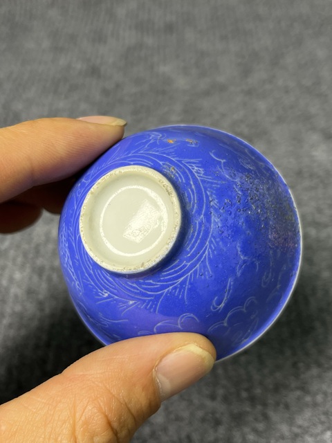 古玩陶瓷藍地軋道龍紋杯真品鑒賞圖