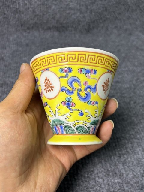 古玩陶瓷黃地粉彩萬壽無疆大號杯碟套拍賣，當前價格1888元