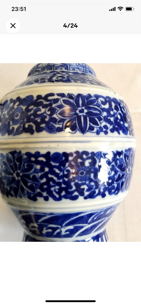 古玩陶瓷青花纏枝花卉紋盤口瓶真品鑒賞圖