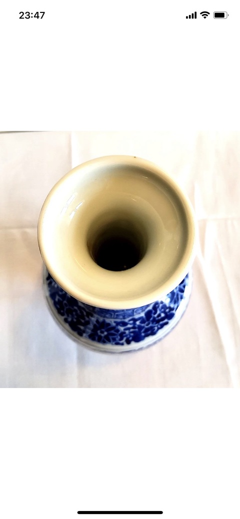 古玩陶瓷青花纏枝花卉紋盤口瓶真品鑒賞圖