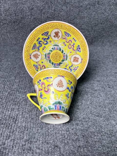 古玩陶瓷黃地粉彩萬壽無疆大號杯碟套拍賣，當前價格1888元
