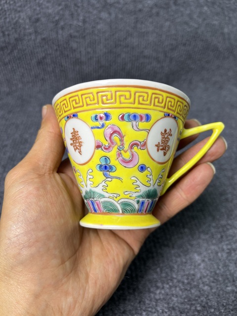 古玩陶瓷黃地粉彩萬壽無疆大號杯碟套拍賣，當前價格1888元