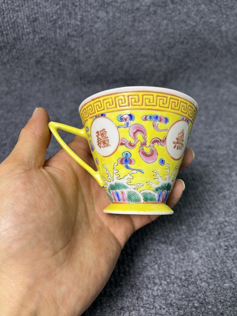 古玩陶瓷黃地粉彩萬壽無疆大號杯碟套拍賣，當前價格1888元