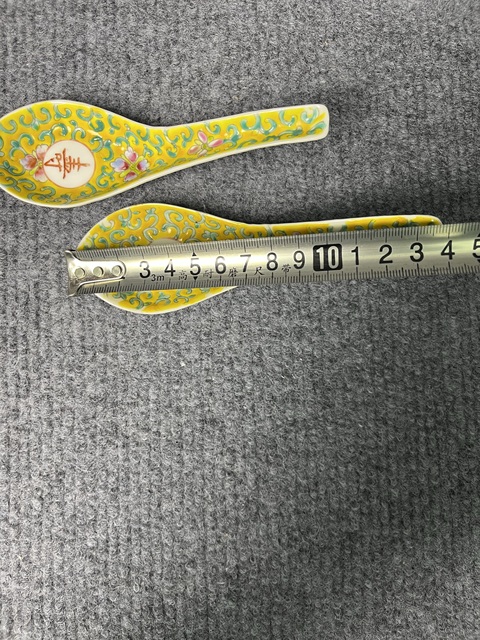 古玩陶瓷黃地粉彩花卉紋壽字紋湯勺真品鑒賞圖