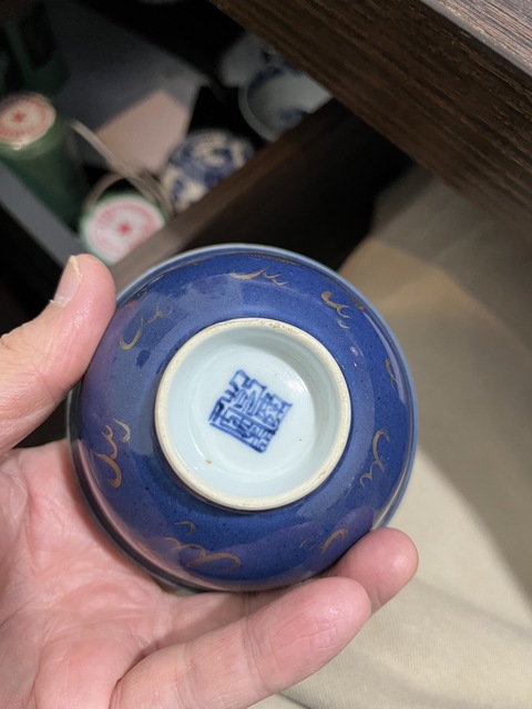 古玩陶瓷霽藍釉描金杯真品鑒賞圖