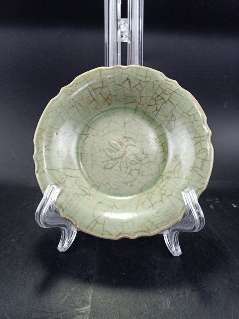 古玩陶瓷【明代】龍泉青瓷刻花葵口洗【文房雅器】【路份高，收藏價值好】拍賣，當前價格0元