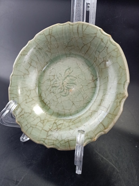 古玩陶瓷【明代】龍泉青瓷刻花葵口洗【文房雅器】【路份高，收藏價值好】拍賣，當前價格0元