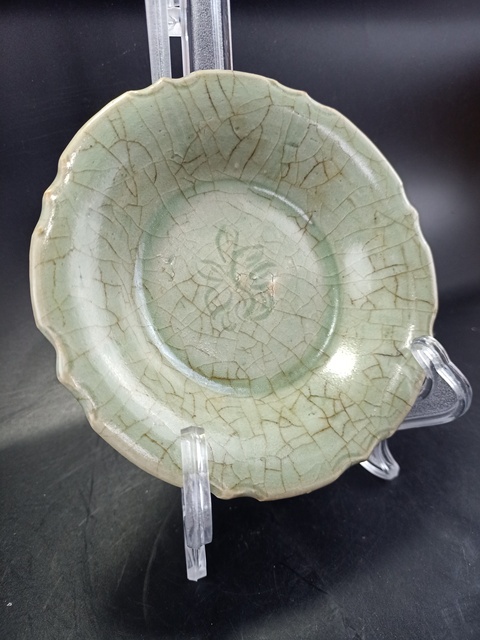 古玩陶瓷【明代】龍泉青瓷刻花葵口洗【文房雅器】【路份高，收藏價值好】拍賣，當前價格0元