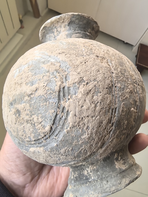 古玩陶瓷灰陶旋紋繭式壺真品鑒賞圖