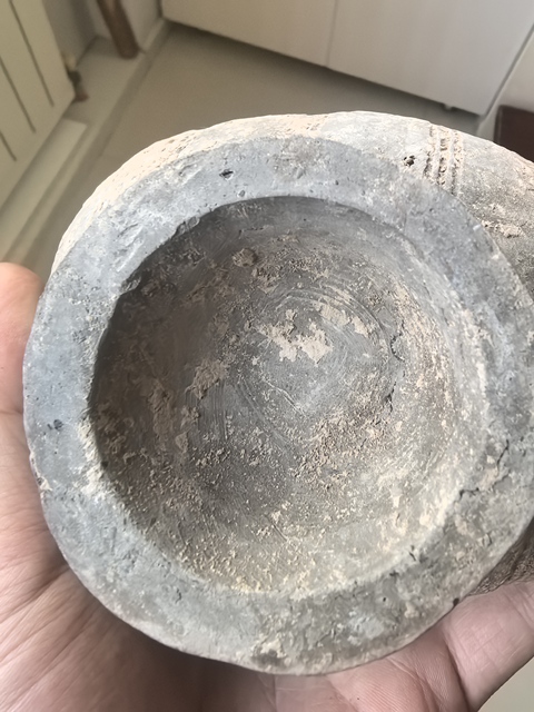 古玩陶瓷灰陶旋紋繭式壺真品鑒賞圖