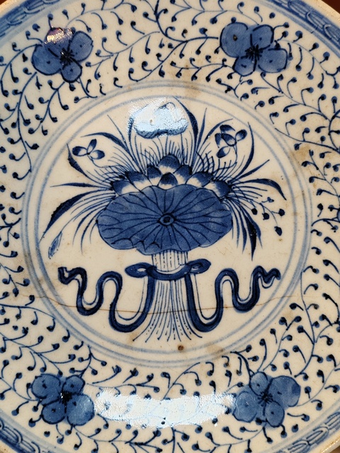 古玩陶瓷清乾隆青花一把蓮紋盤拍賣，當前價格2800元