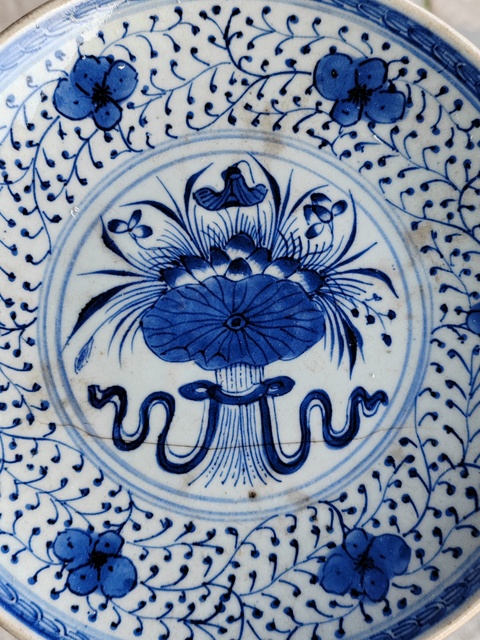 古玩陶瓷清乾隆青花一把蓮紋盤拍賣，當前價格2800元