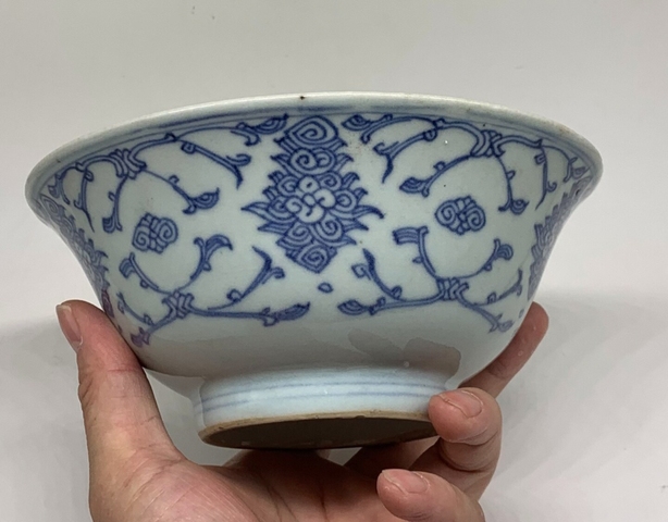 古玩陶瓷青花纏枝花卉紋蓋碗真品鑒賞圖