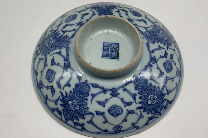 古玩陶瓷青花纏枝花卉紋蓋碗真品鑒賞圖