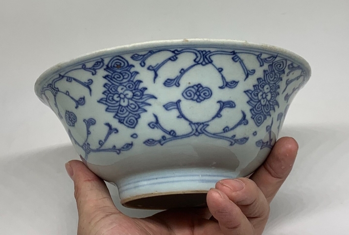 古玩陶瓷青花纏枝花卉紋蓋碗真品鑒賞圖