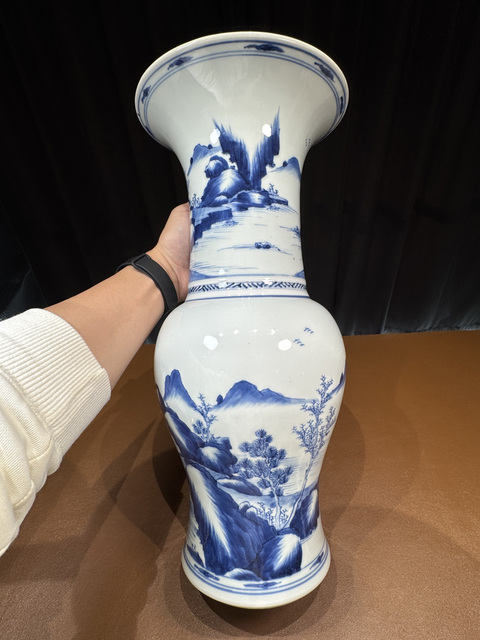 古玩陶瓷人物山水紋青花鳳尾尊真品鑒賞圖