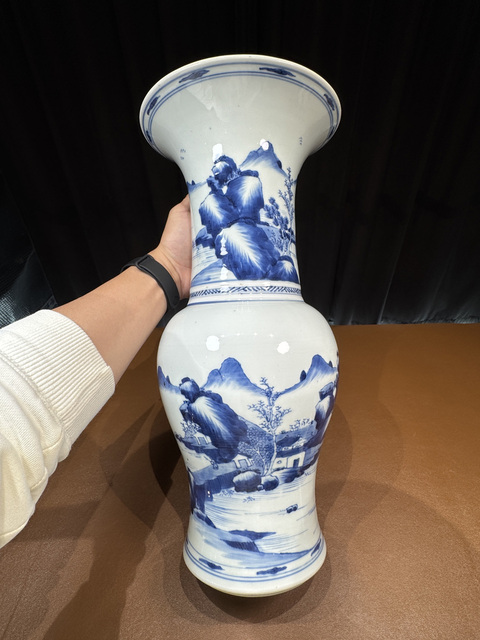 古玩陶瓷人物山水紋青花鳳尾尊真品鑒賞圖