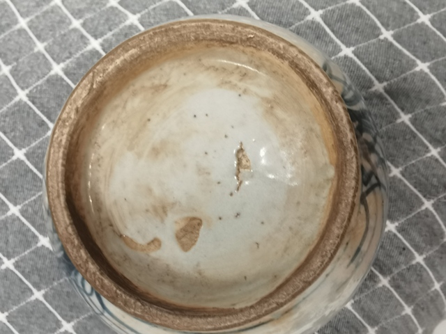 古玩陶瓷青花釉里紅花卉紋罐真品鑒賞圖