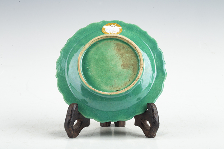 古玩陶瓷清晚·綠釉模印夔龍紋花口盤真品鑒賞圖