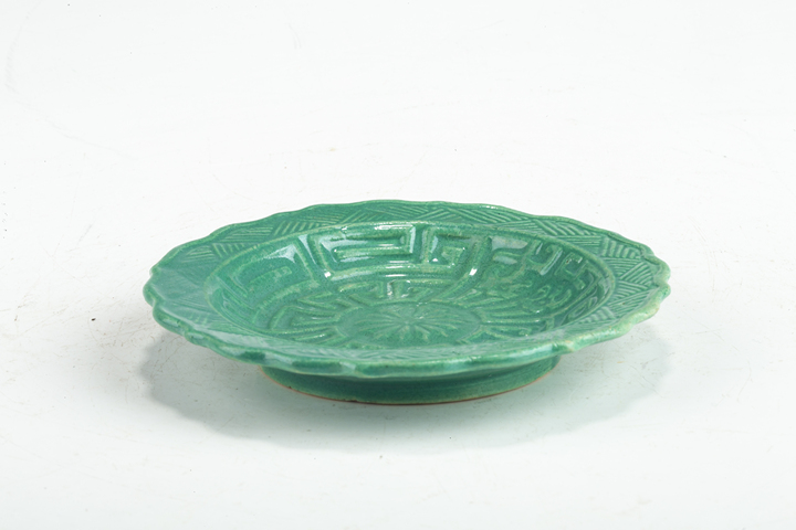 古玩陶瓷清晚·綠釉模印夔龍紋花口盤真品鑒賞圖