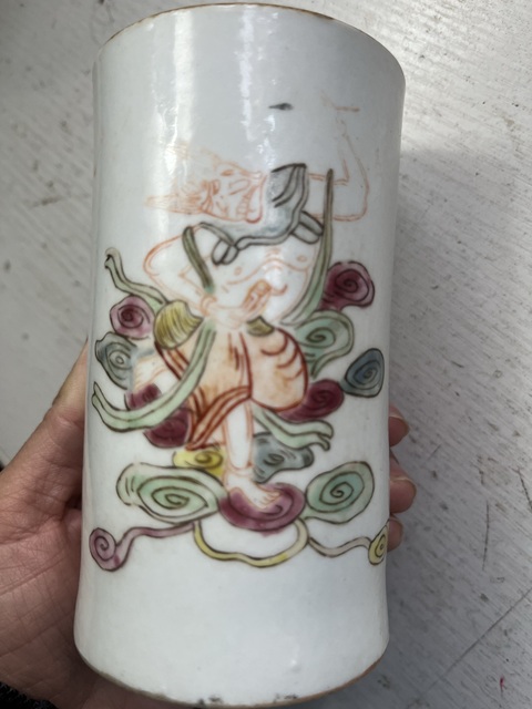 古玩陶瓷粉彩人物筆筒真品鑒賞圖