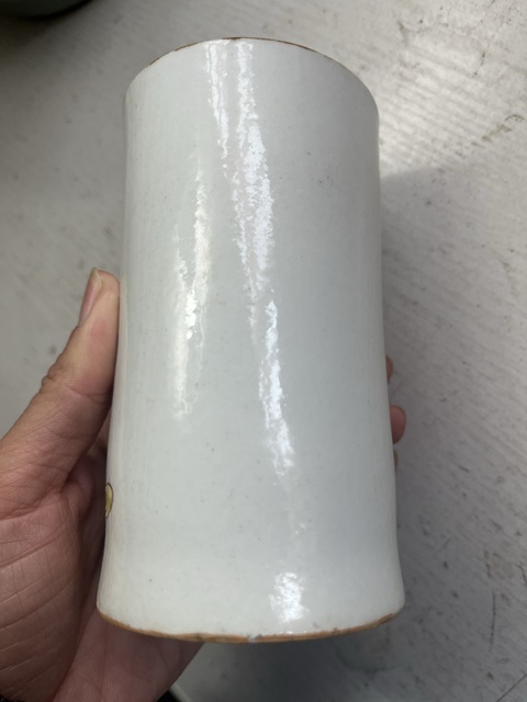 古玩陶瓷粉彩人物筆筒真品鑒賞圖