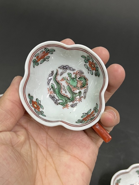 古玩陶瓷青花加彩杯真品鑒賞圖