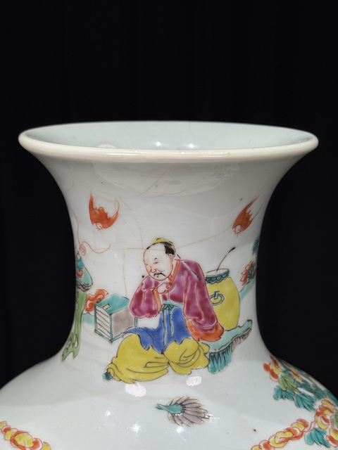 古玩陶瓷人物紋粉彩撇口瓶真品鑒賞圖