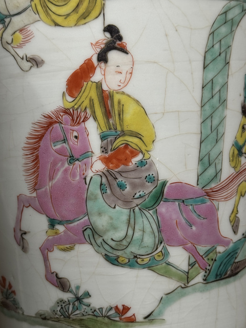 古玩陶瓷人物紋粉彩撇口瓶真品鑒賞圖