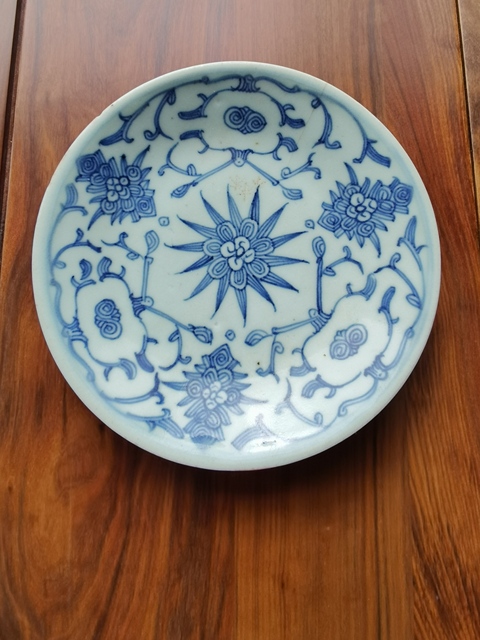 古玩陶瓷花卉紋青花盤真品鑒賞圖