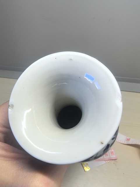 古玩陶瓷青花纏枝花卉紋撇口瓶真品鑒賞圖