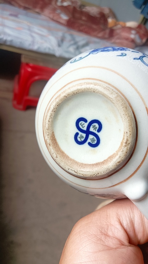 古玩陶瓷青花加彩花卉紋茶壺真品鑒賞圖