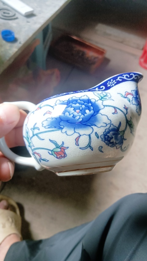 古玩陶瓷青花加彩花卉紋茶壺真品鑒賞圖
