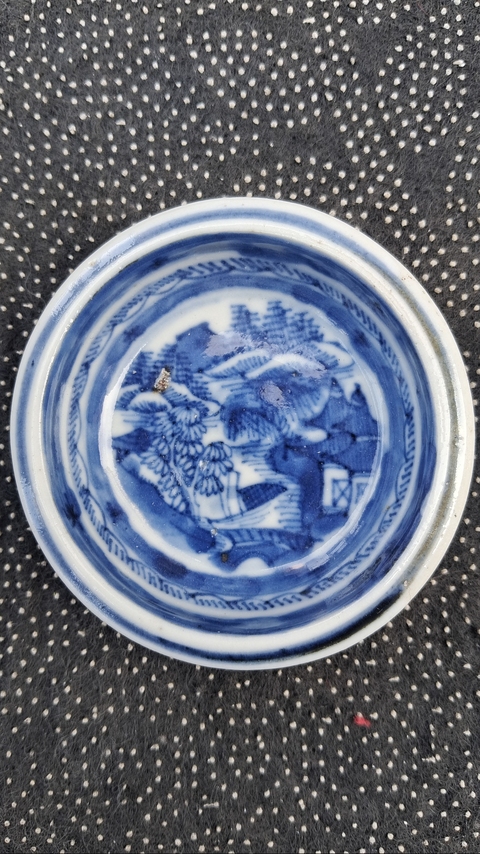 古玩陶瓷樓臺亭閣山水紋青花指捻碟真品鑒賞圖