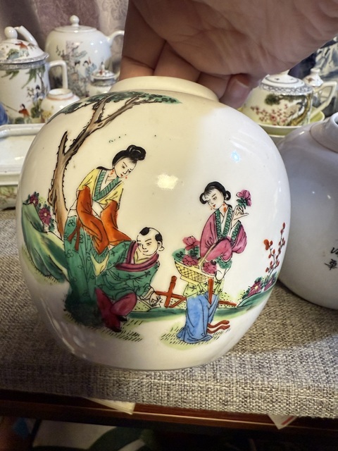 古玩陶瓷粉彩人物故事紋罐真品鑒賞圖
