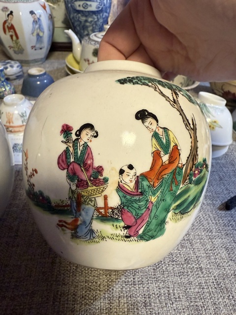古玩陶瓷粉彩人物故事紋罐真品鑒賞圖