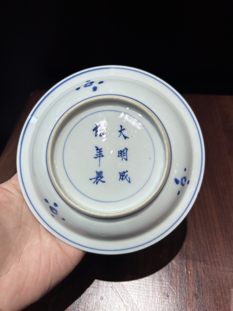 古玩陶瓷青花柳蔭雙駿圖盤真品鑒賞圖