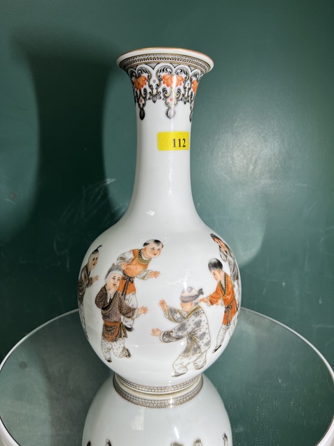 古玩陶瓷粉彩嬰戲圖賞瓶真品鑒賞圖
