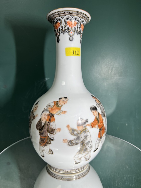 古玩陶瓷粉彩嬰戲圖賞瓶真品鑒賞圖